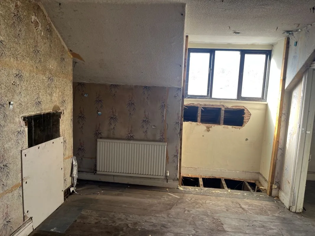 Ebbw Vale, Gwent, NP23 6HL - Online Auctions