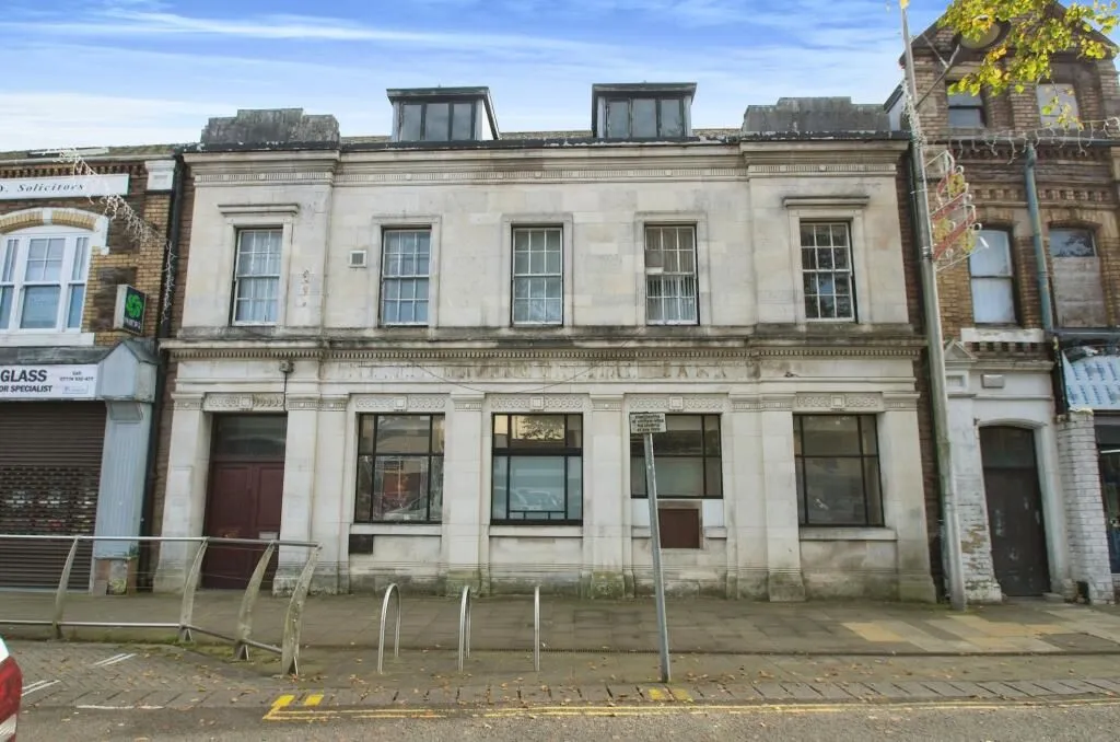 Ebbw Vale, Gwent, NP23 6HL - Online Auctions
