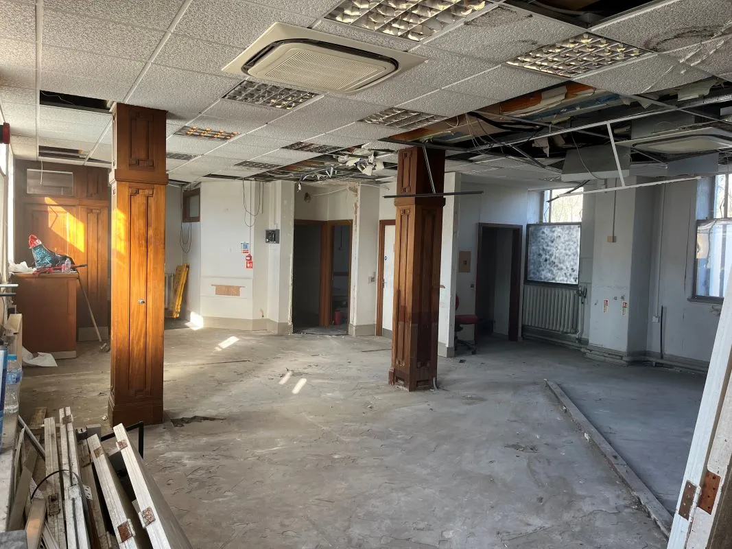 Ebbw Vale, Gwent, NP23 6HL - Online Auctions