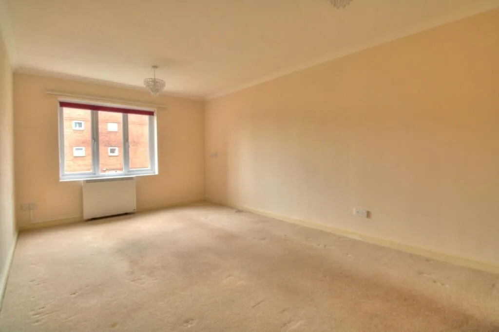 Heather Court, Stockbridge Road, Chichester, West Sussex, PO19 8HJ - Online Properties