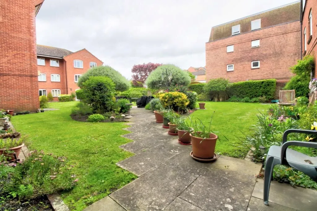 Heather Court, Stockbridge Road, Chichester, West Sussex, PO19 8HJ - Online Properties