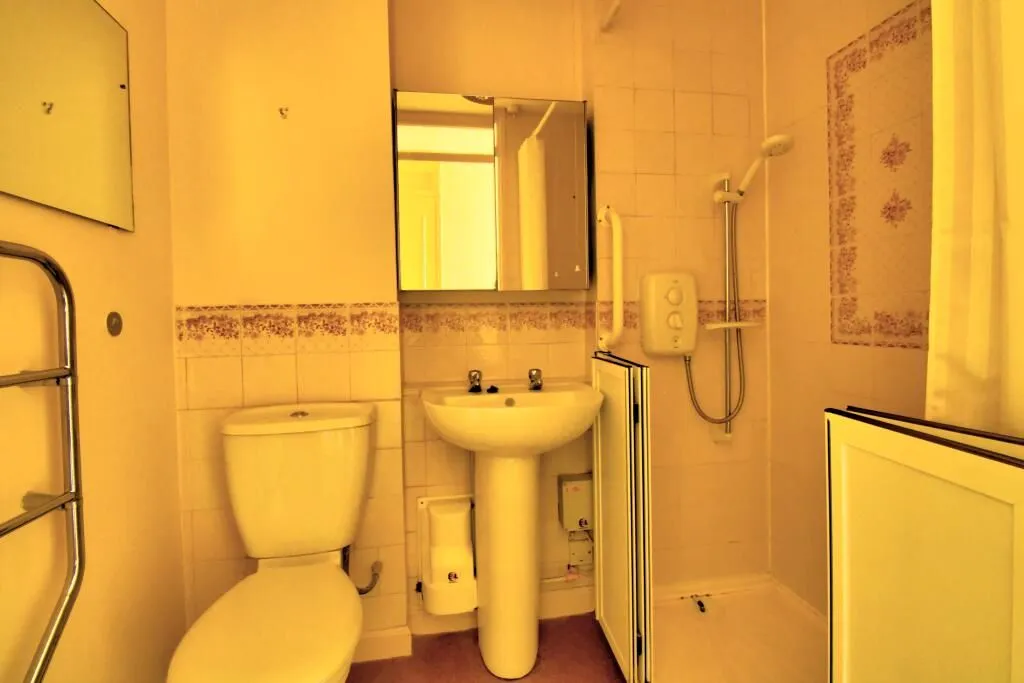 Heather Court, Stockbridge Road, Chichester, West Sussex, PO19 8HJ - Online Properties