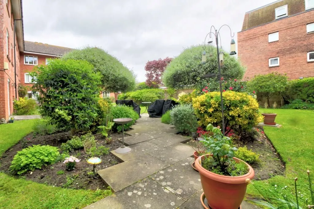 Heather Court, Stockbridge Road, Chichester, West Sussex, PO19 8HJ - Online Properties