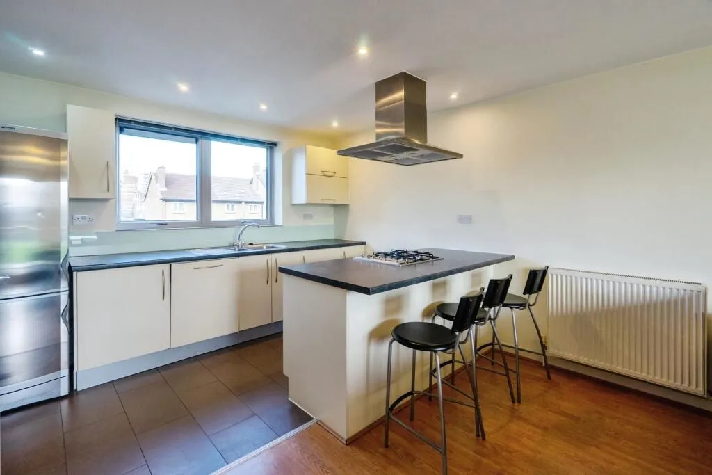 London, E14 6QP - Online Auctions