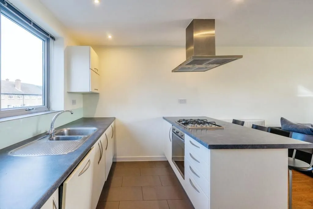 London, E14 6QP - Online Auctions