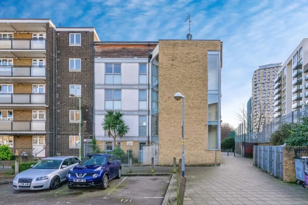 London, E14 6QP - Online Auctions