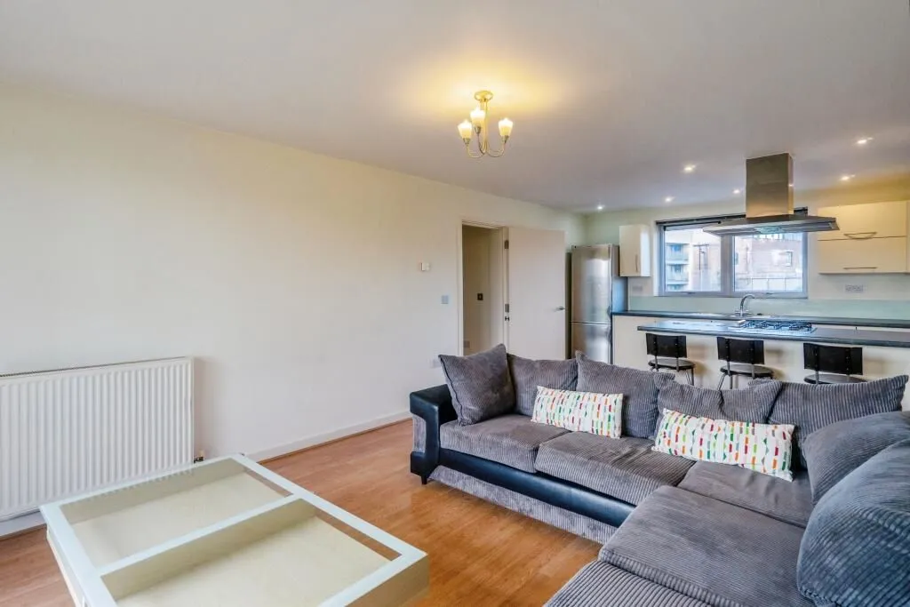 London, E14 6QP - Online Auctions
