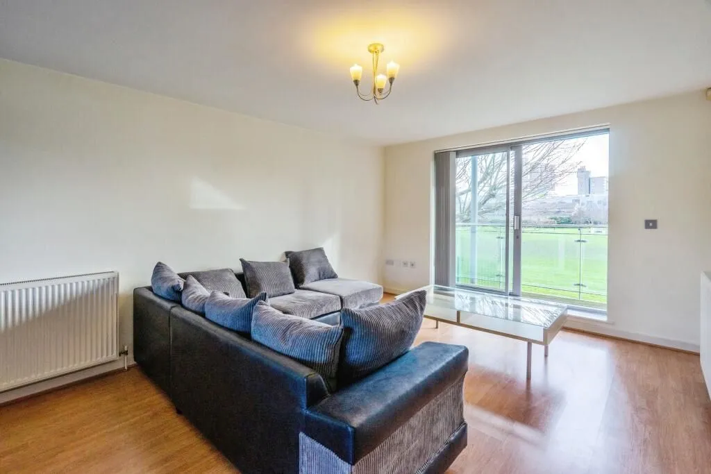 London, E14 6QP - Online Auctions