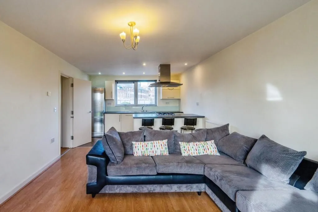 London, E14 6QP - Online Auctions
