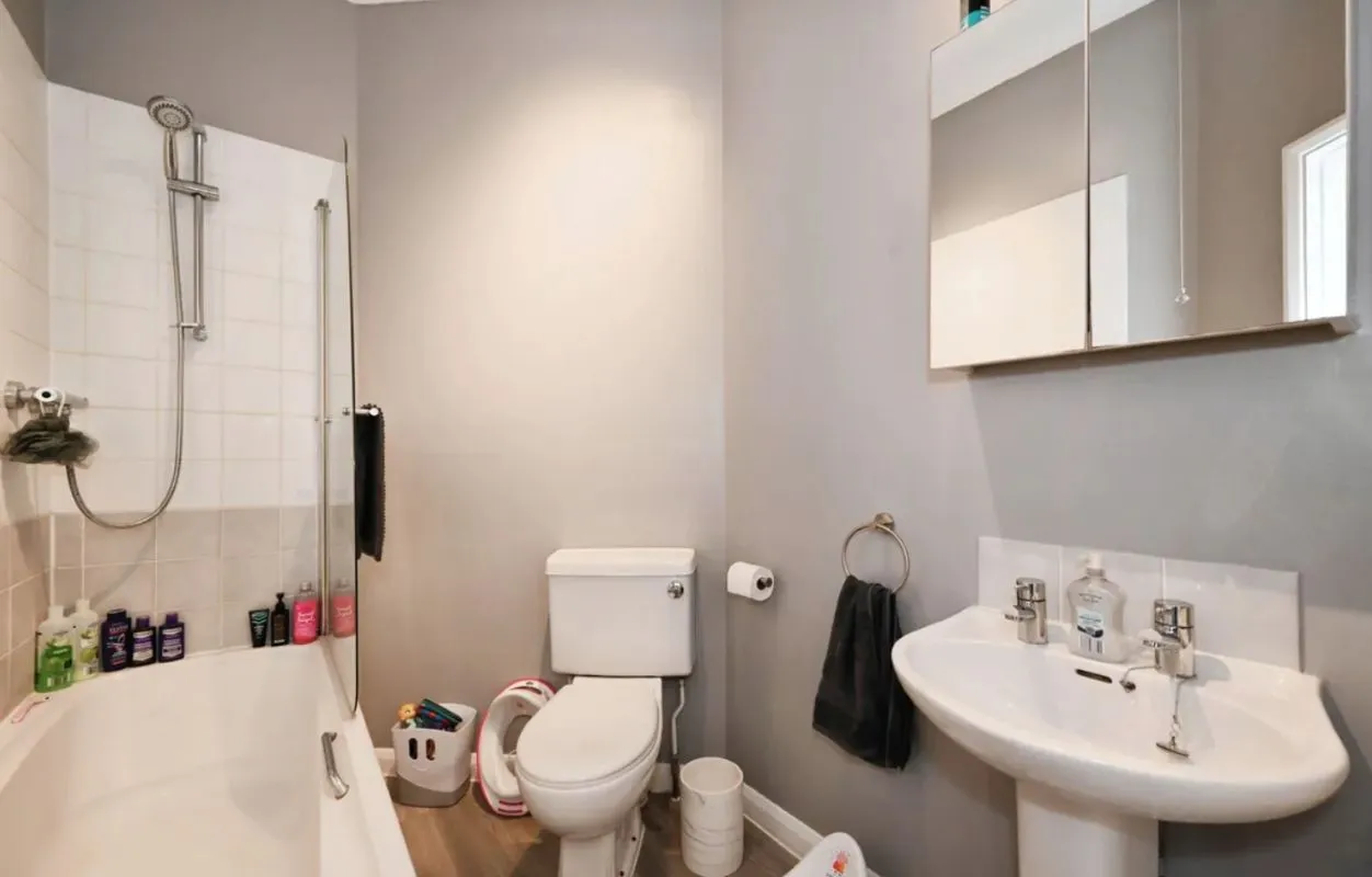 Wokingham, Berkshire, RG40 1RY - Online Auctions