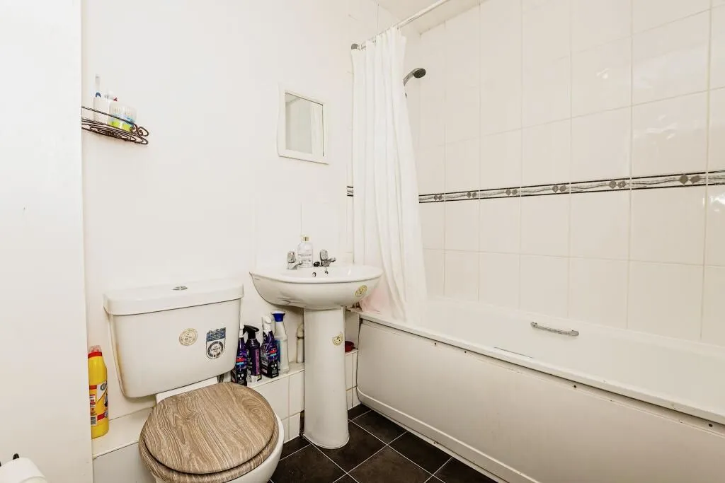 Kettering, Northamptonshire, NN16 8RG - Online Auctions