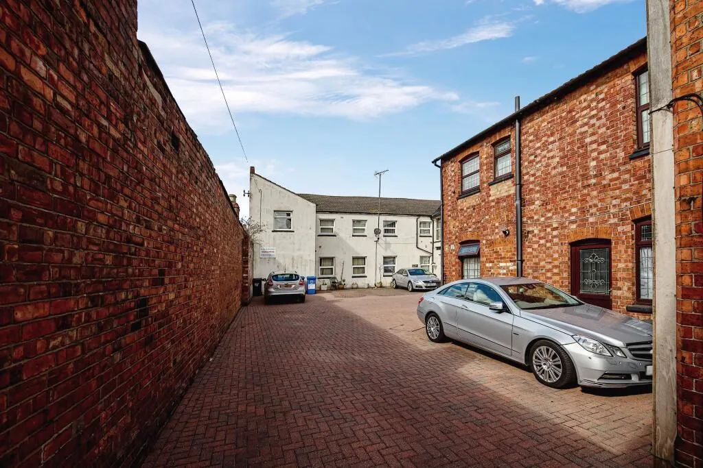 Kettering, Northamptonshire, NN16 8RG - Online Auctions