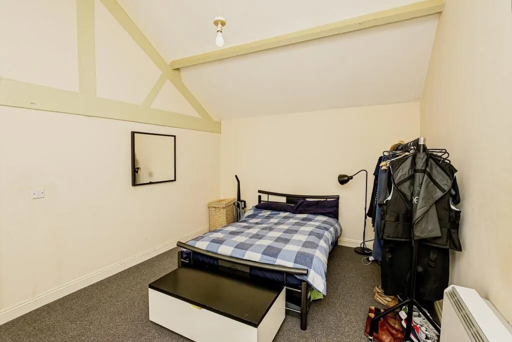 Kettering, Northamptonshire, NN16 8RG - Online Auctions