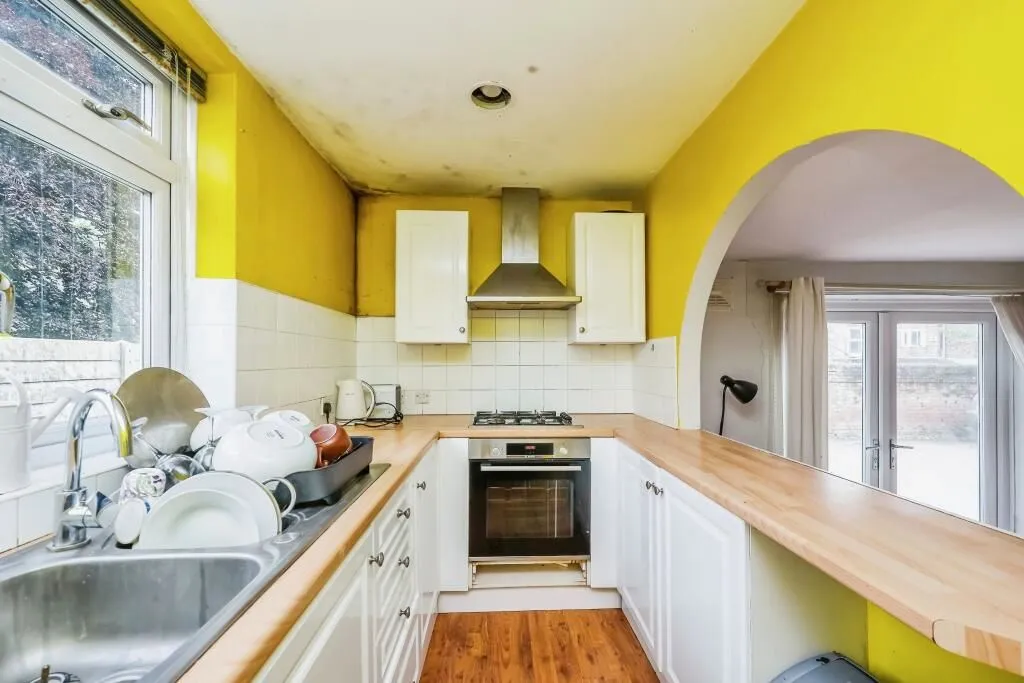 89a Forest Road West, Nottingham, Nottinghamshire, NG7 4ER - Online Auctions