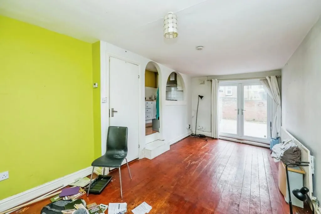 89a Forest Road West, Nottingham, Nottinghamshire, NG7 4ER - Online Auctions