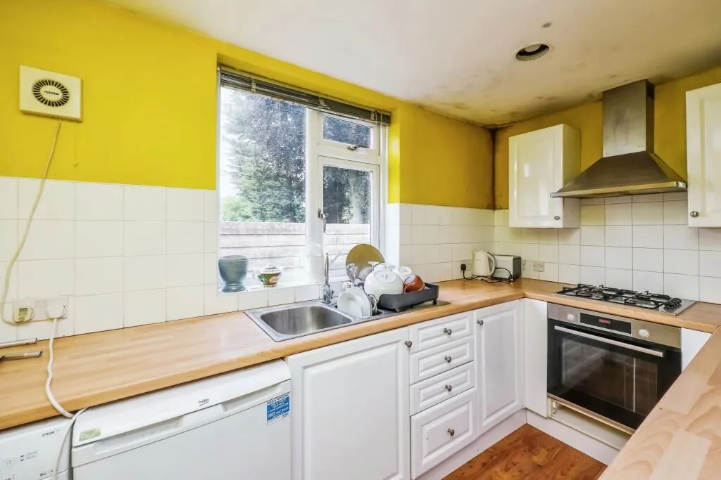 89a Forest Road West, Nottingham, Nottinghamshire, NG7 4ER - Online Auctions