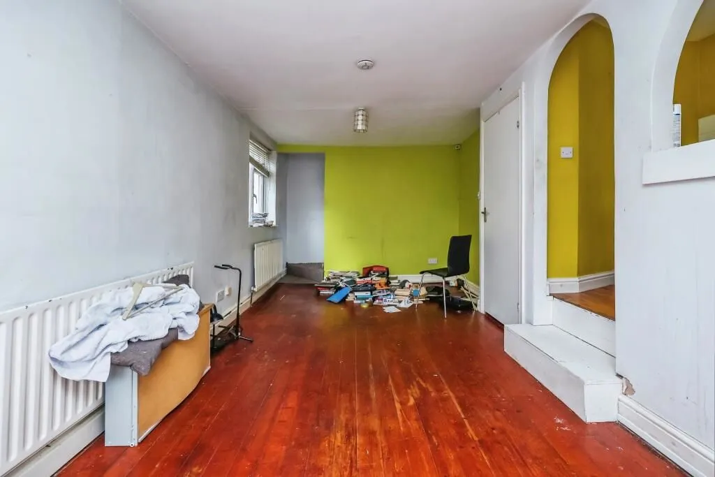 89a Forest Road West, Nottingham, Nottinghamshire, NG7 4ER - Online Auctions