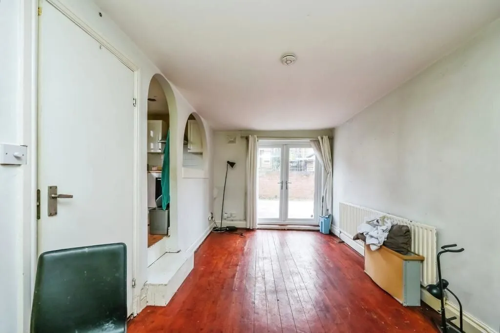89a Forest Road West, Nottingham, Nottinghamshire, NG7 4ER - Online Auctions