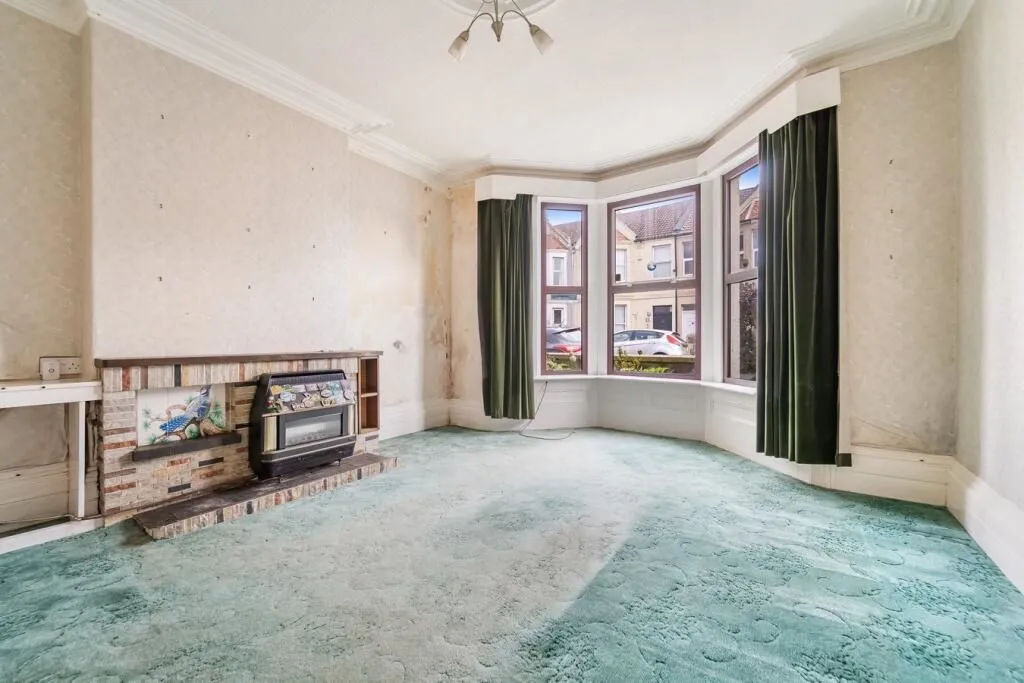 Weston-Super-Mare, Avon, BS23 3EB - Online Auctions