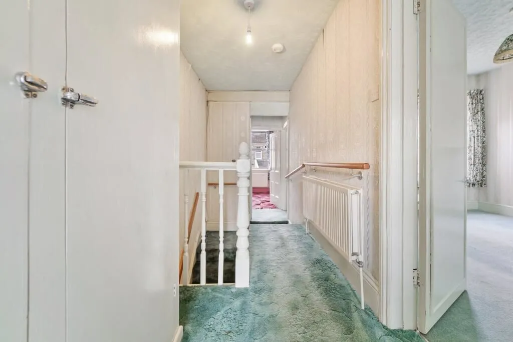 Weston-Super-Mare, Avon, BS23 3EB - Online Auctions