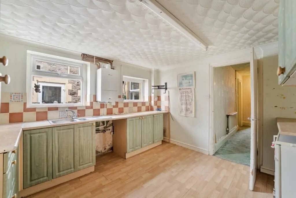 Weston-Super-Mare, Avon, BS23 3EB - Online Auctions