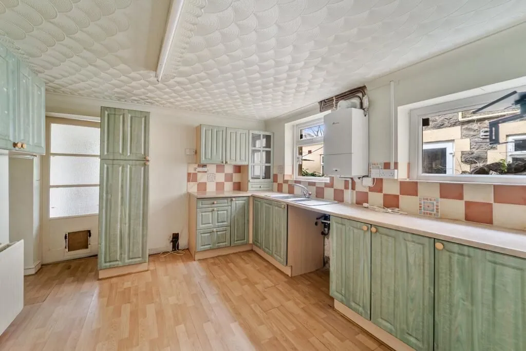Weston-Super-Mare, Avon, BS23 3EB - Online Auctions