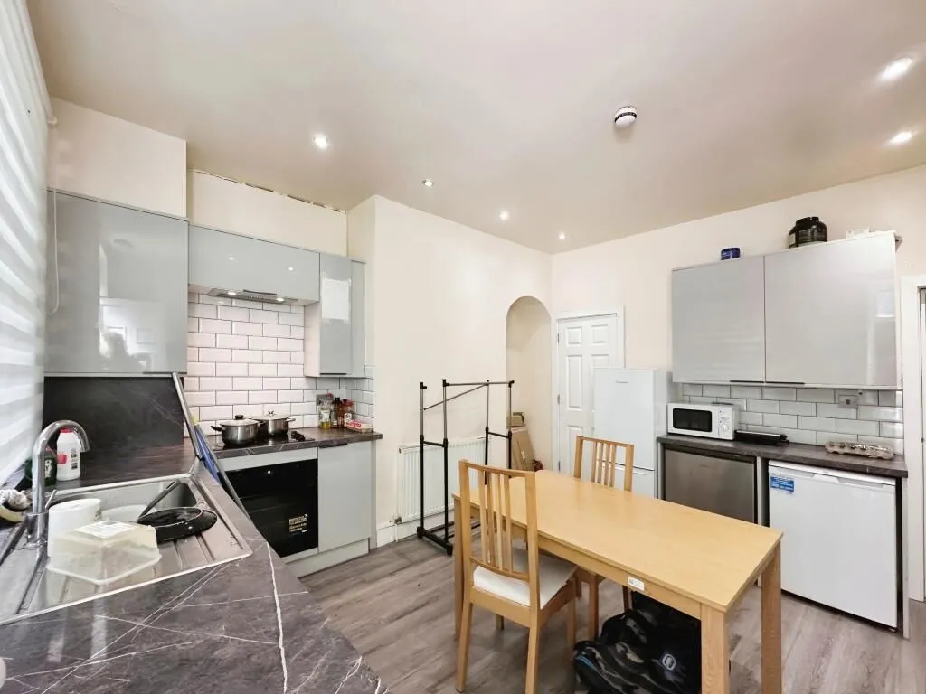 Leeds, West Yorkshire, LS4 2NT - Online Properties