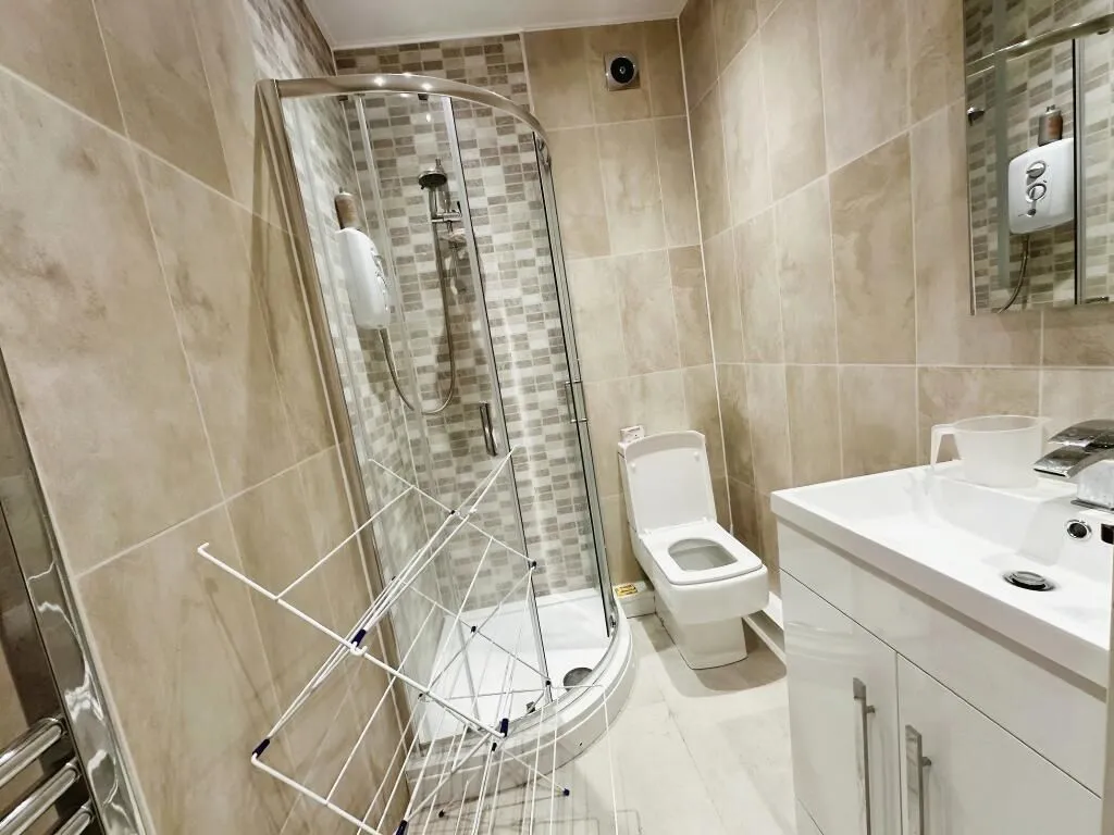 Leeds, West Yorkshire, LS4 2NT - Online Properties
