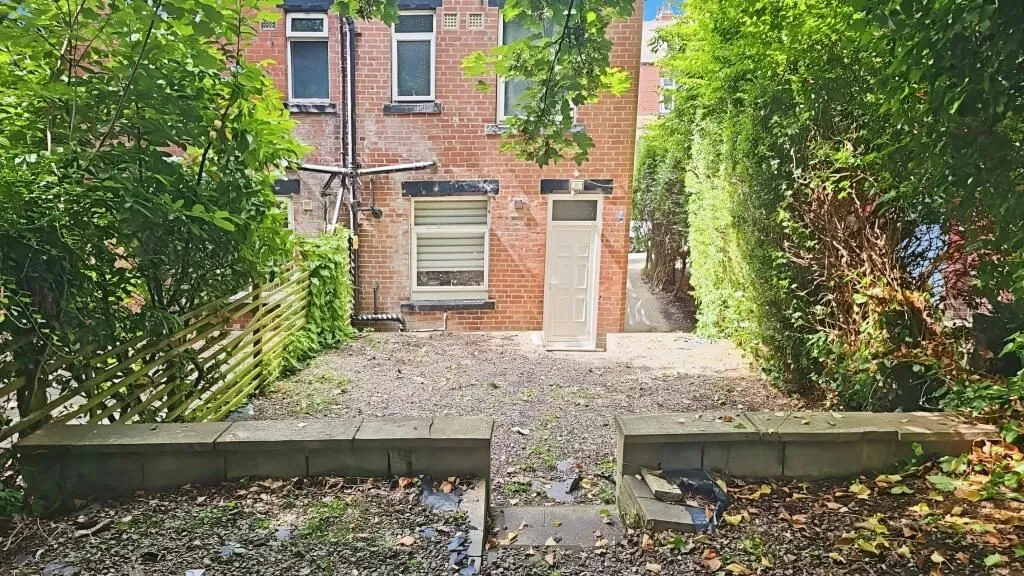 Leeds, West Yorkshire, LS4 2NT - Online Properties