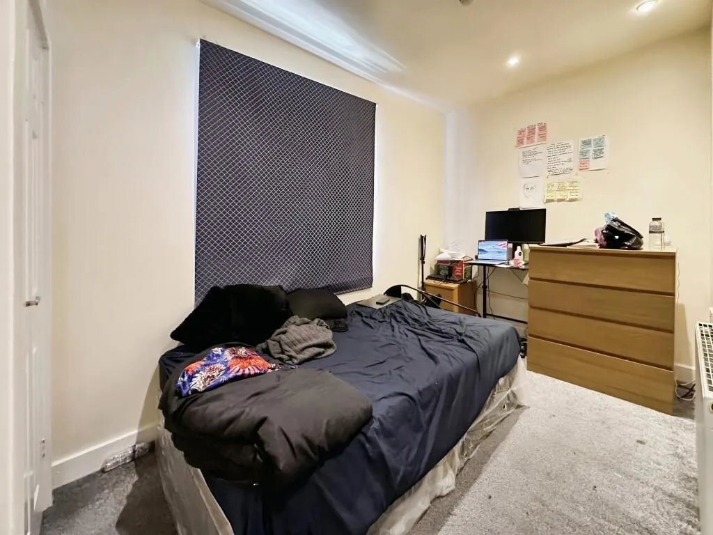 Leeds, West Yorkshire, LS4 2NT - Online Properties