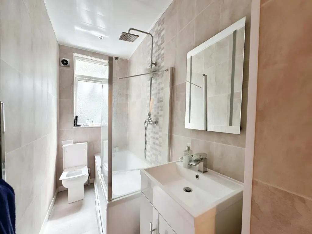 Leeds, West Yorkshire, LS4 2NT - Online Properties