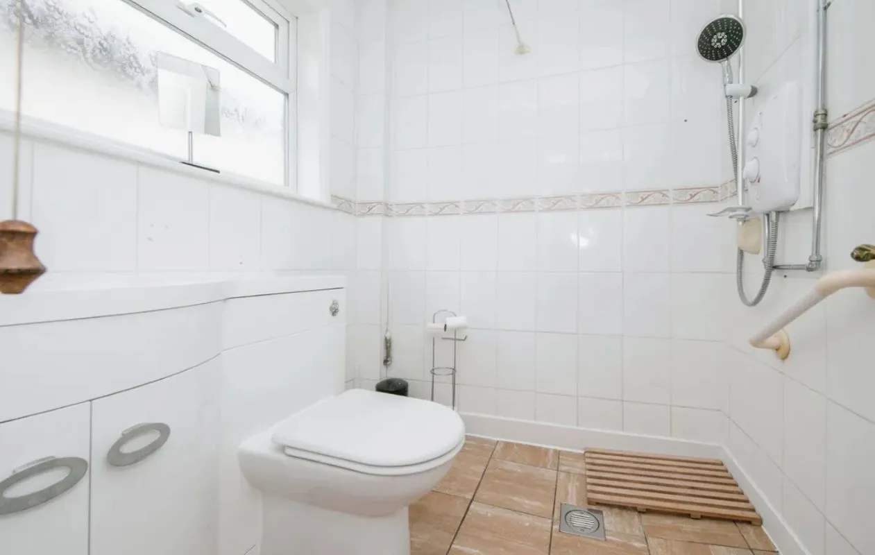 Clacton-on-Sea, Essex, CO15 3JB - Online Auctions