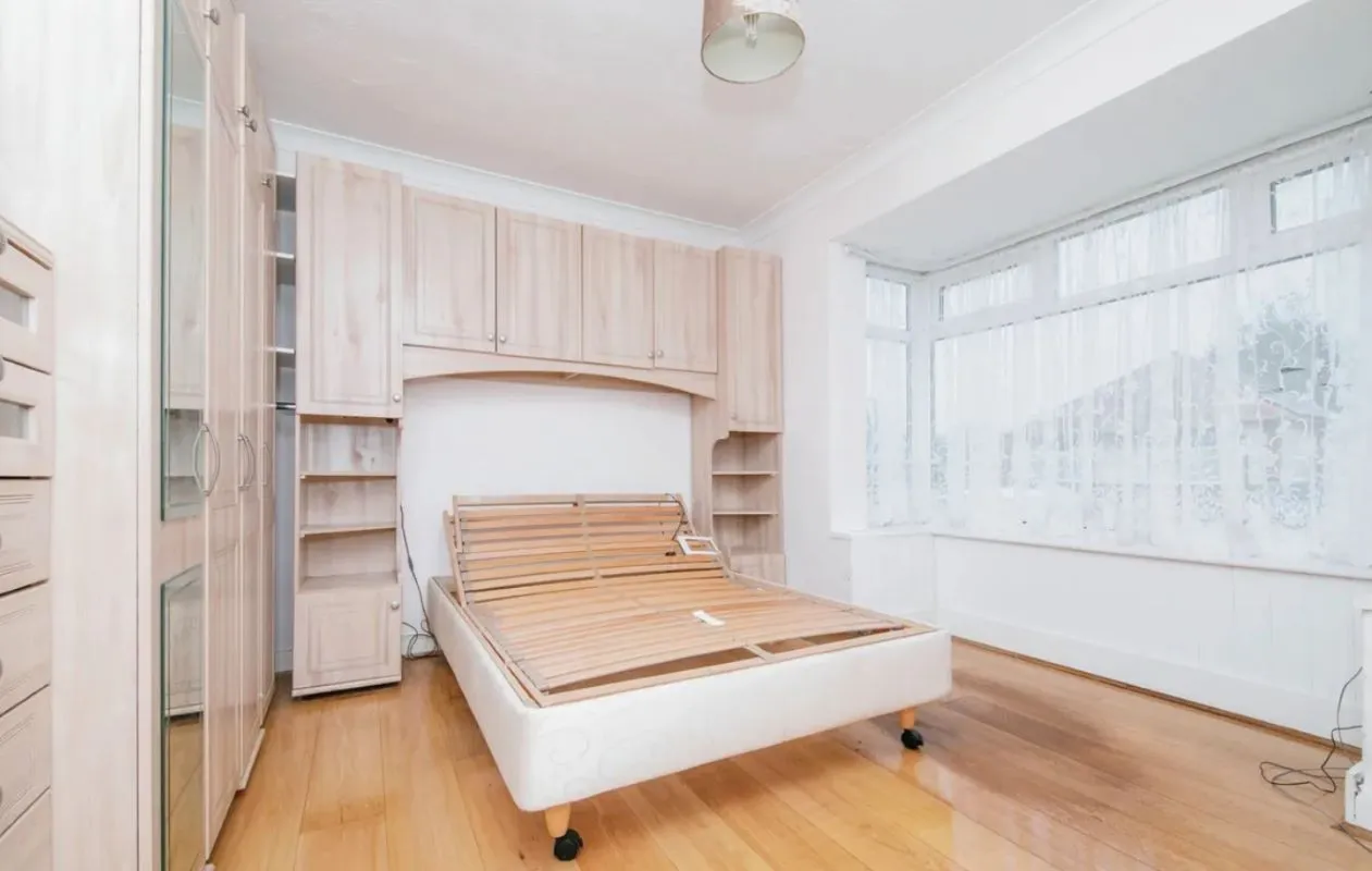 Clacton-on-Sea, Essex, CO15 3JB - Online Auctions