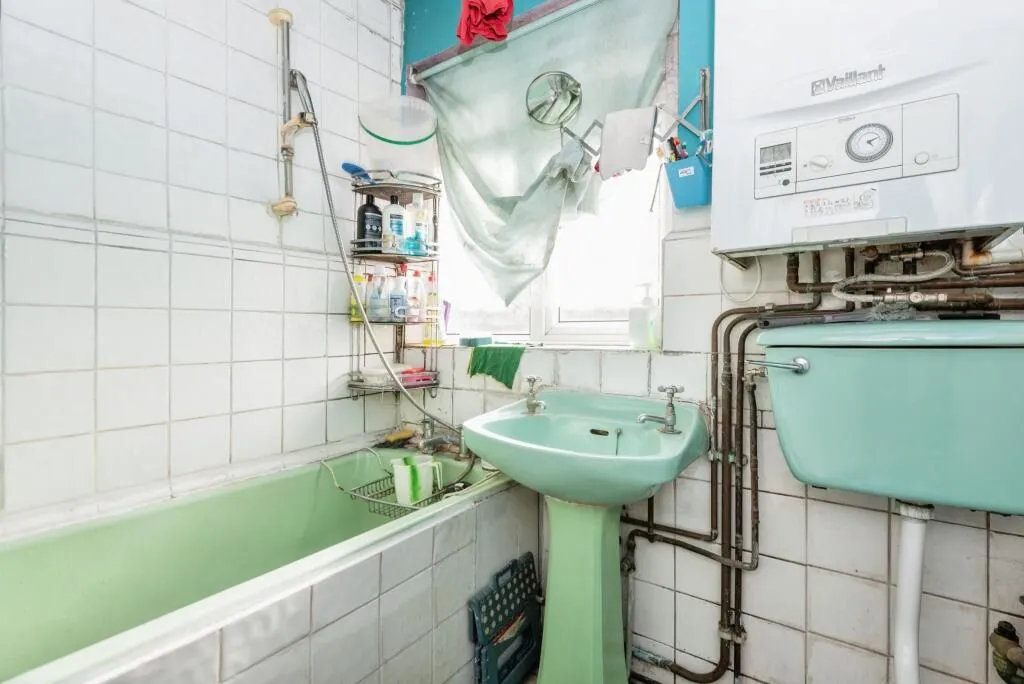 Wembley, Middlesex, HA0 1JG - Online Auctions