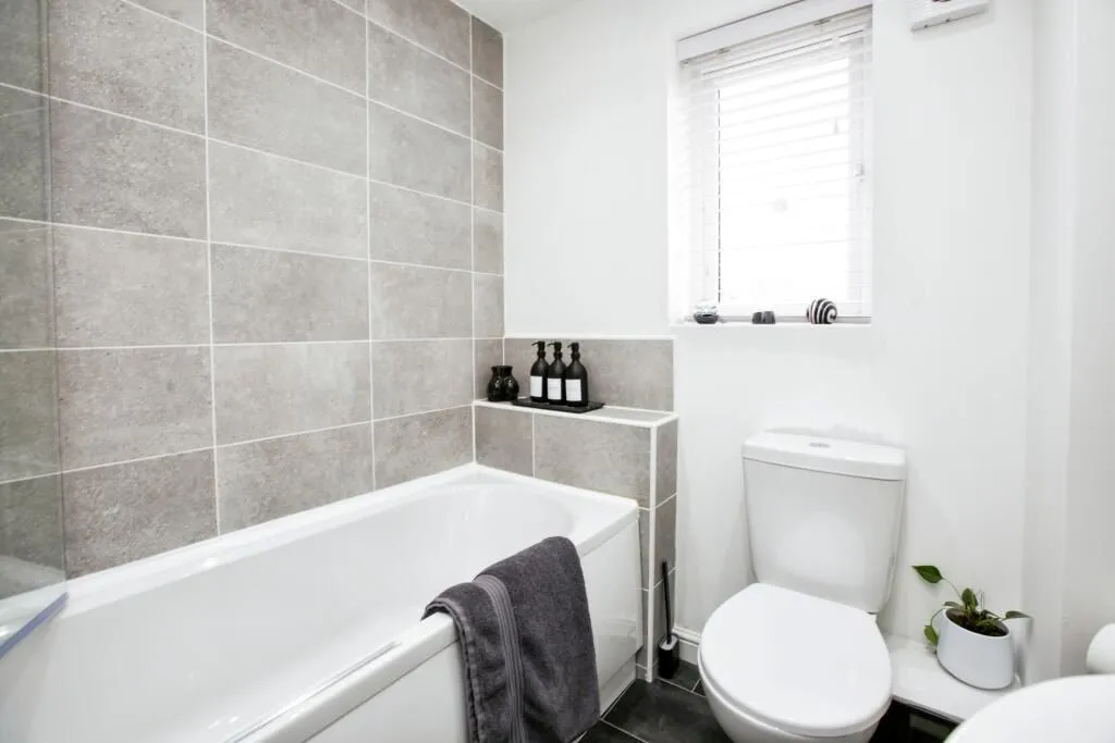 Halifax, West Yorkshire, HX2 8WE - Online Auctions