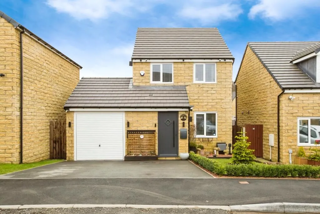 Halifax, West Yorkshire, HX2 8WE - Online Auctions