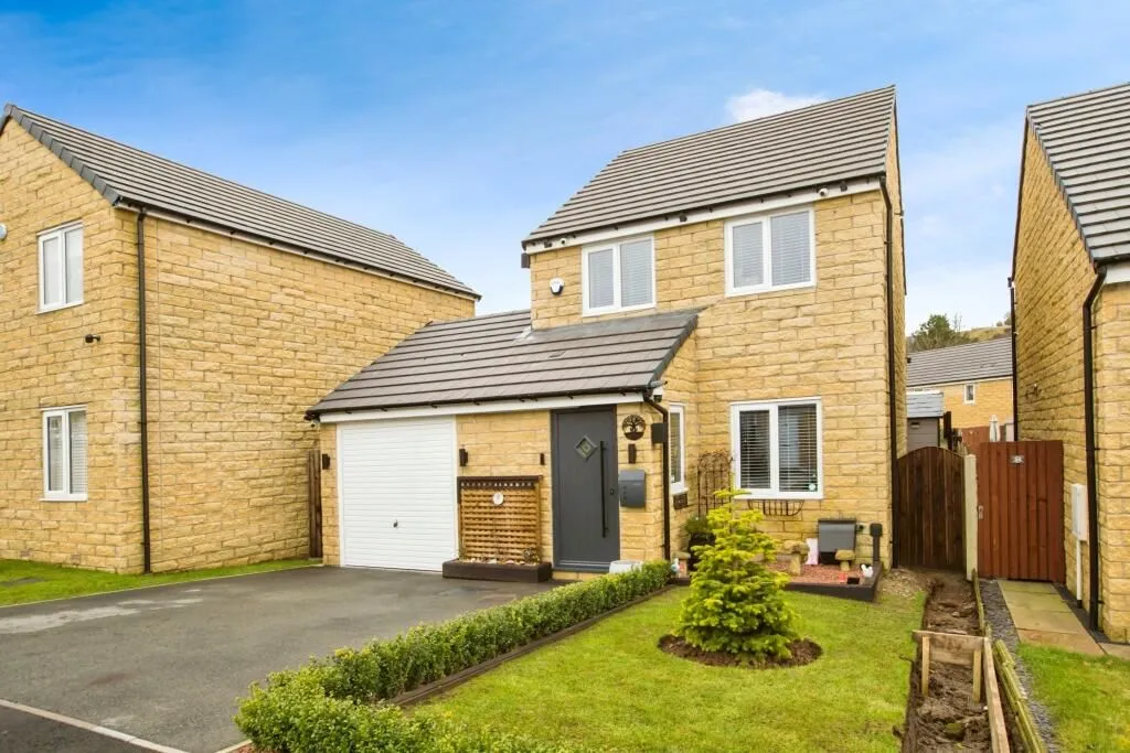 Halifax, West Yorkshire, HX2 8WE - Online Auctions