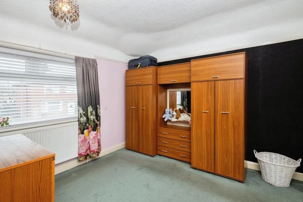Manchester, Lancashire, M11 4HT - Online Auctions