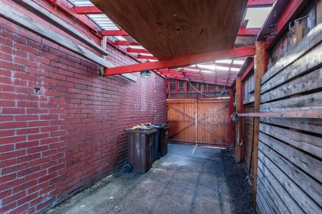 SHEFFIELD, South Yorkshire, S35 1TY - Online Auctions