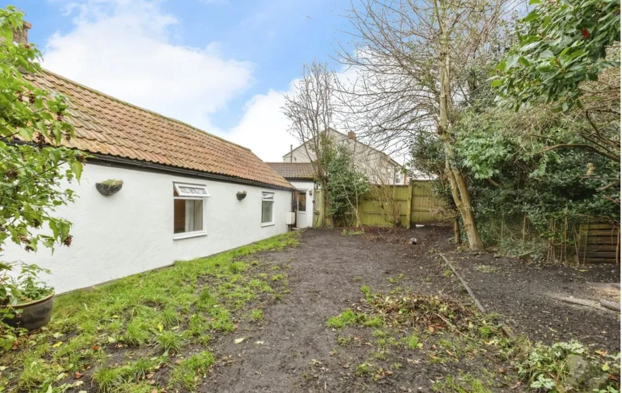 Kingswood, Bristol, Avon, BS15 8DG - Online Auctions