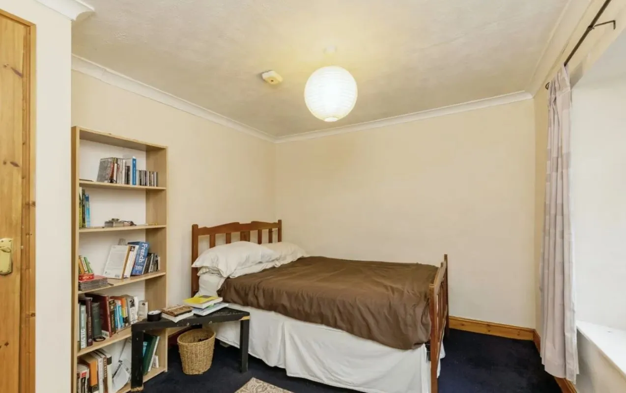 Kingswood, Bristol, Avon, BS15 8DG - Online Auctions