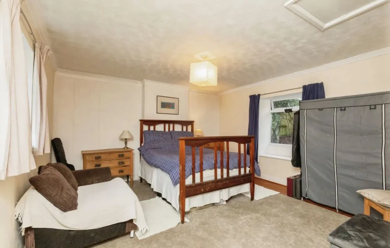 Kingswood, Bristol, Avon, BS15 8DG - Online Auctions