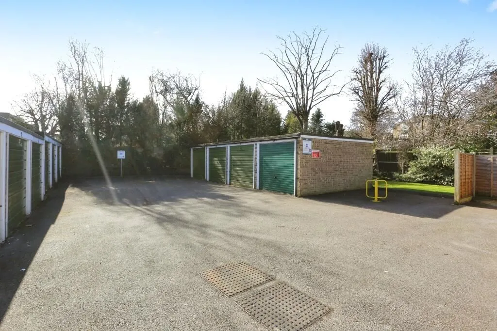 Sidcup, Kent, DA14 6AN - Online Auctions