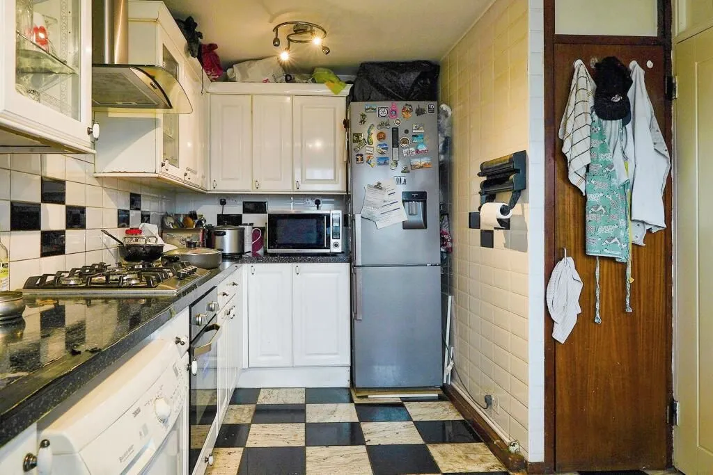 Badric Court, 5 Yelverton Road, London, SW11 3SW - Online Auctions