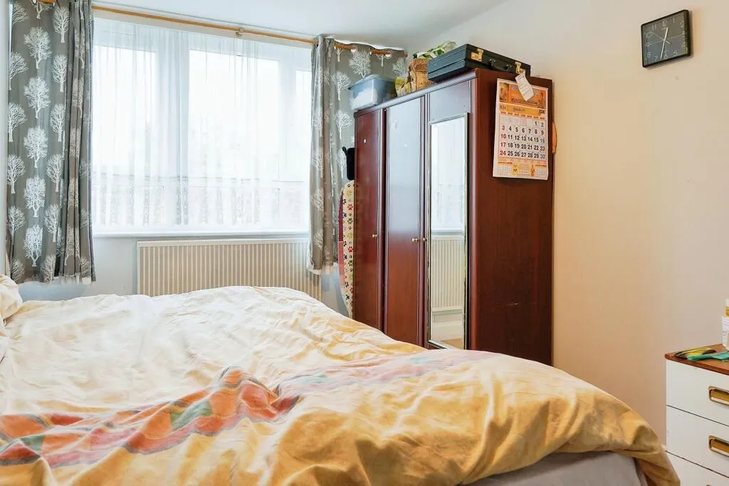 Badric Court, 5 Yelverton Road, London, SW11 3SW - Online Auctions
