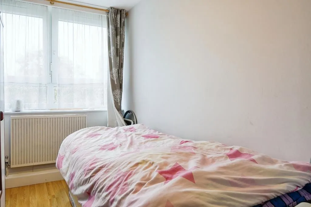 Badric Court, 5 Yelverton Road, London, SW11 3SW - Online Auctions