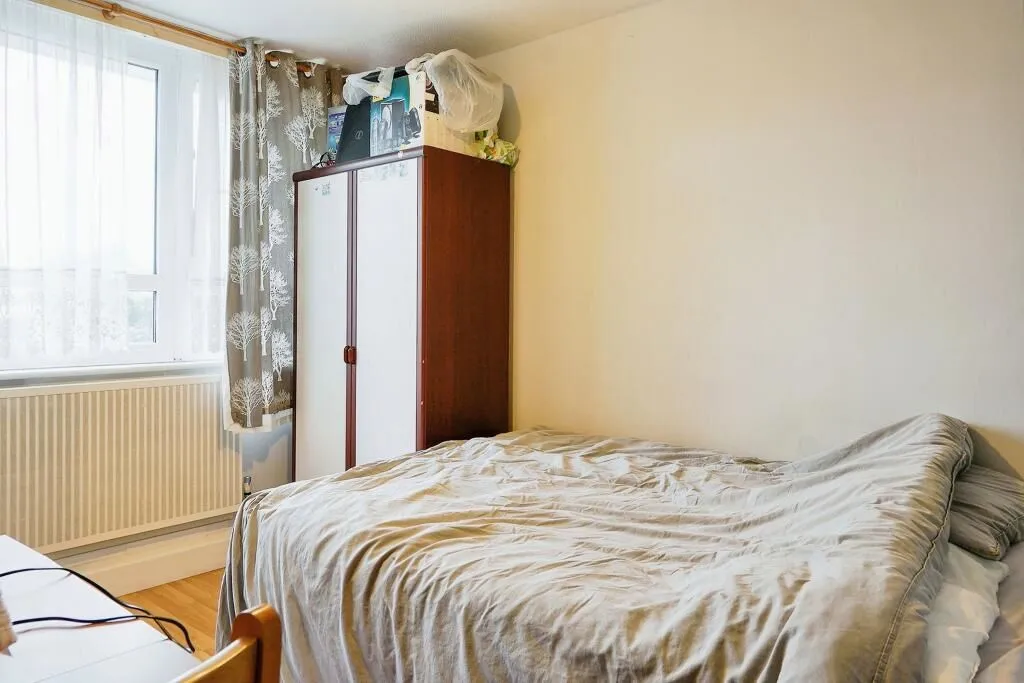 Badric Court, 5 Yelverton Road, London, SW11 3SW - Online Auctions