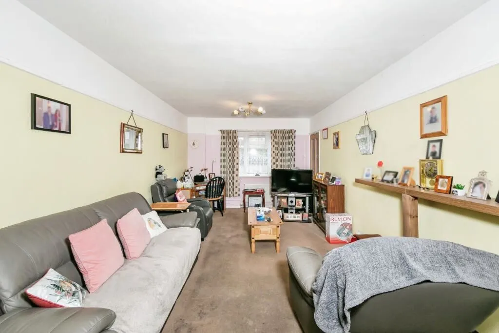 Tilehurst, Reading, Berkshire, RG30 4SS - Online Auctions