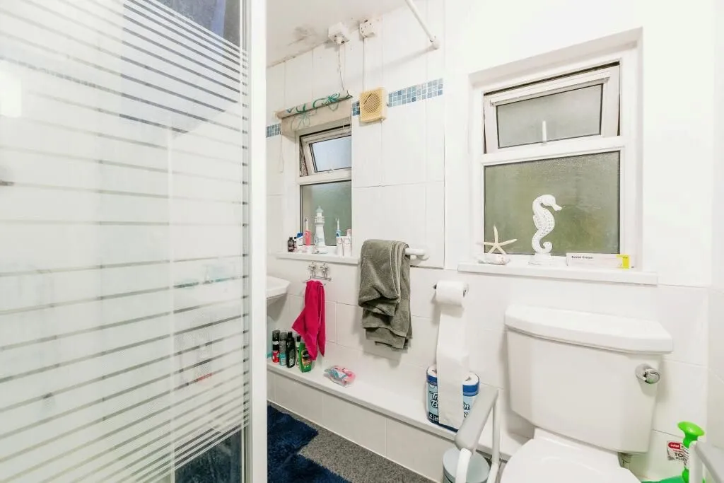 Tilehurst, Reading, Berkshire, RG30 4SS - Online Auctions