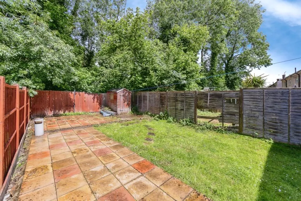 Tilehurst, Reading, Berkshire, RG30 4SS - Online Auctions